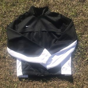 nike black and white zip up jacket